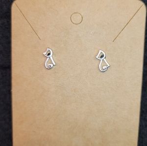 Tiny cat silver stud earrings NWOT